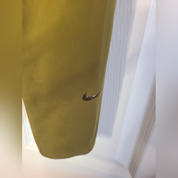 Nike Dri-Fit leggings olive color size Medium - Picture 2 of 5